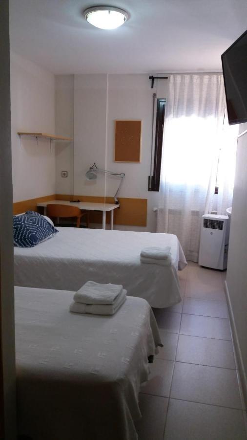 מלון הואסקה Residencial Oscense מראה חיצוני תמונה