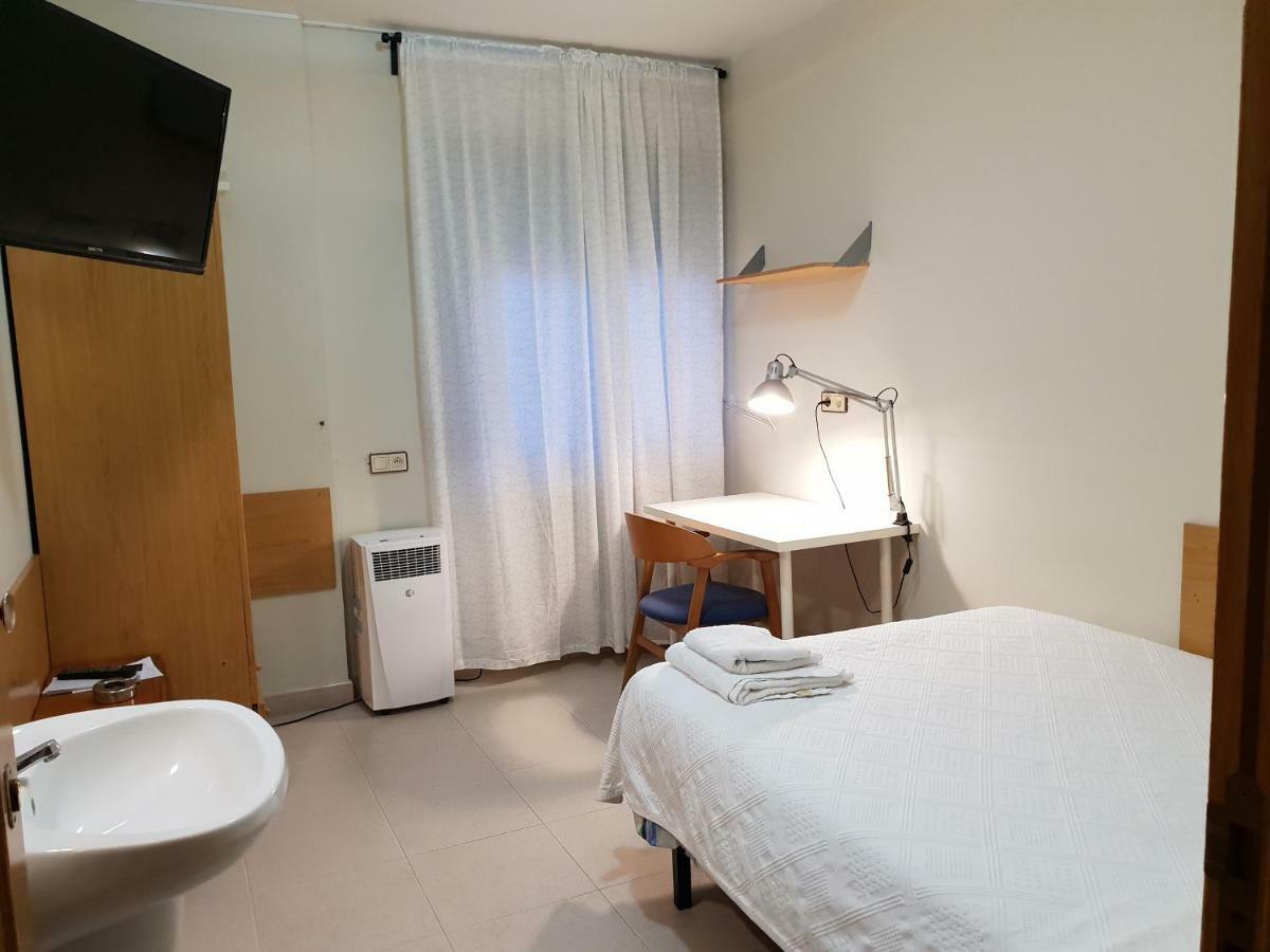 מלון הואסקה Residencial Oscense מראה חיצוני תמונה